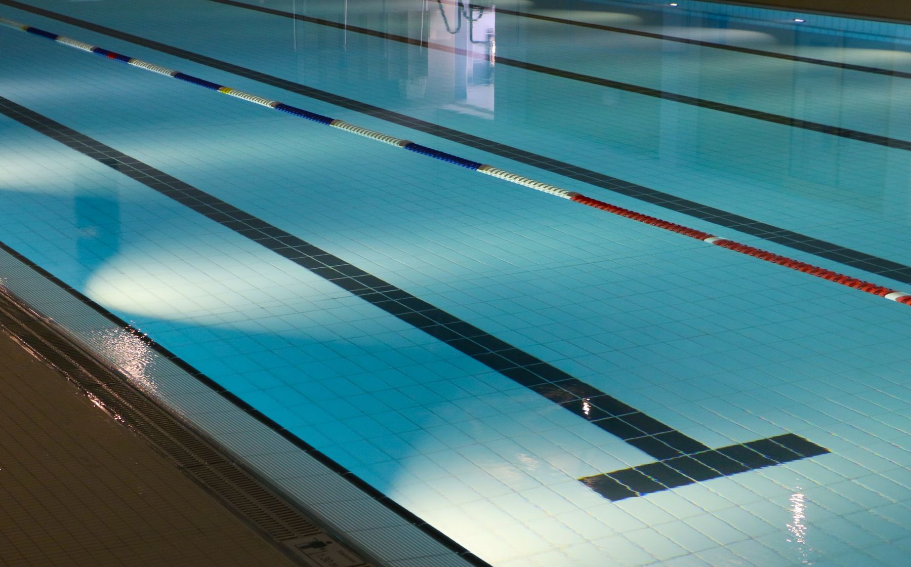 Clear blue pool water over white tile. Photo from the Clean Blue Pool site.